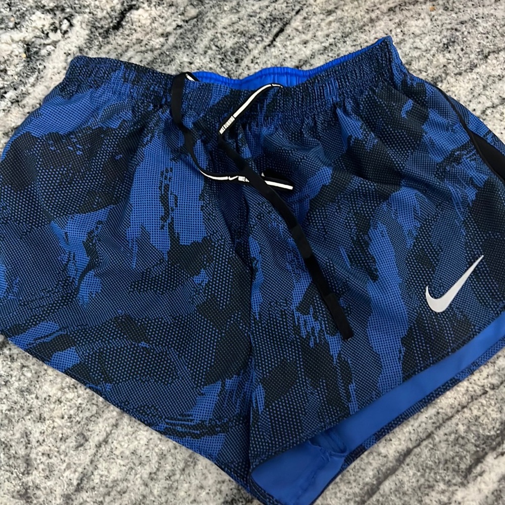NIKE NEW no tags Nike woman’s 1.5” running shorts Sz S